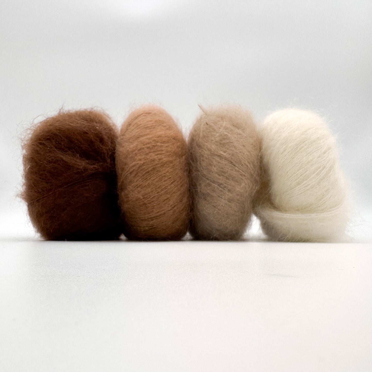 Mohair Sport-garn i fargen Nøttebrun – superkid mohair og silke fra A Knitters World