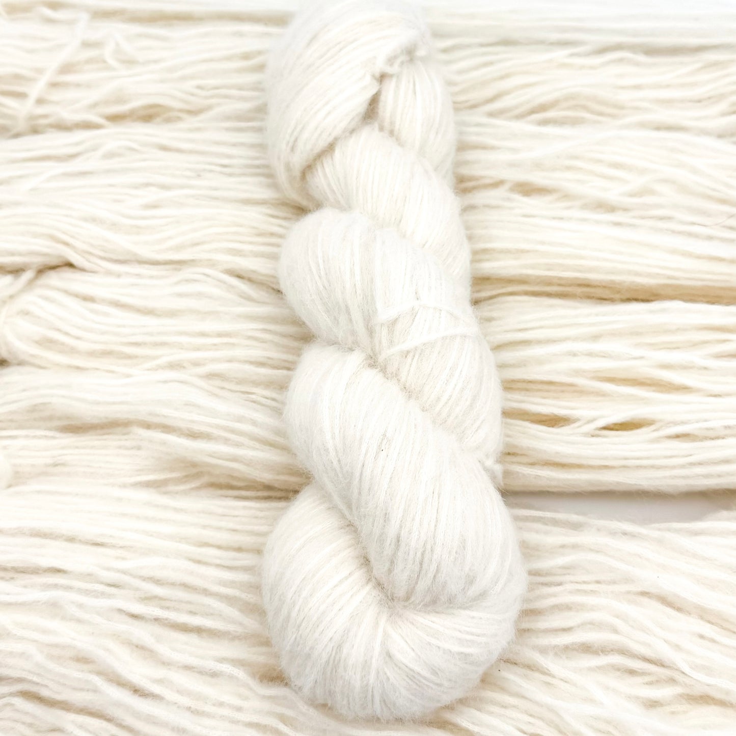 Fluffy Alpakka - Ufarvet - A Knitters World