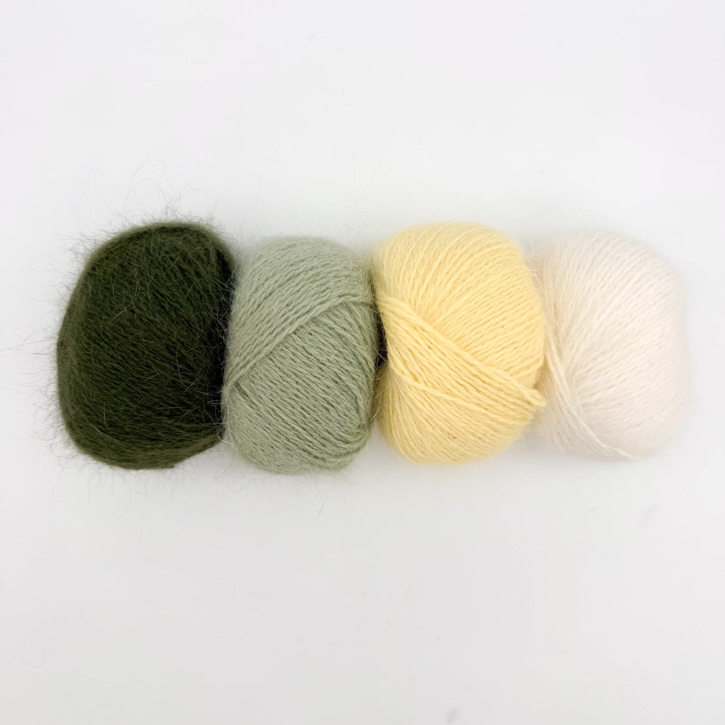 Fluffy angora garn i farven Pastel Yellow – AKW Skala B luksusgarn fra A Knitters World