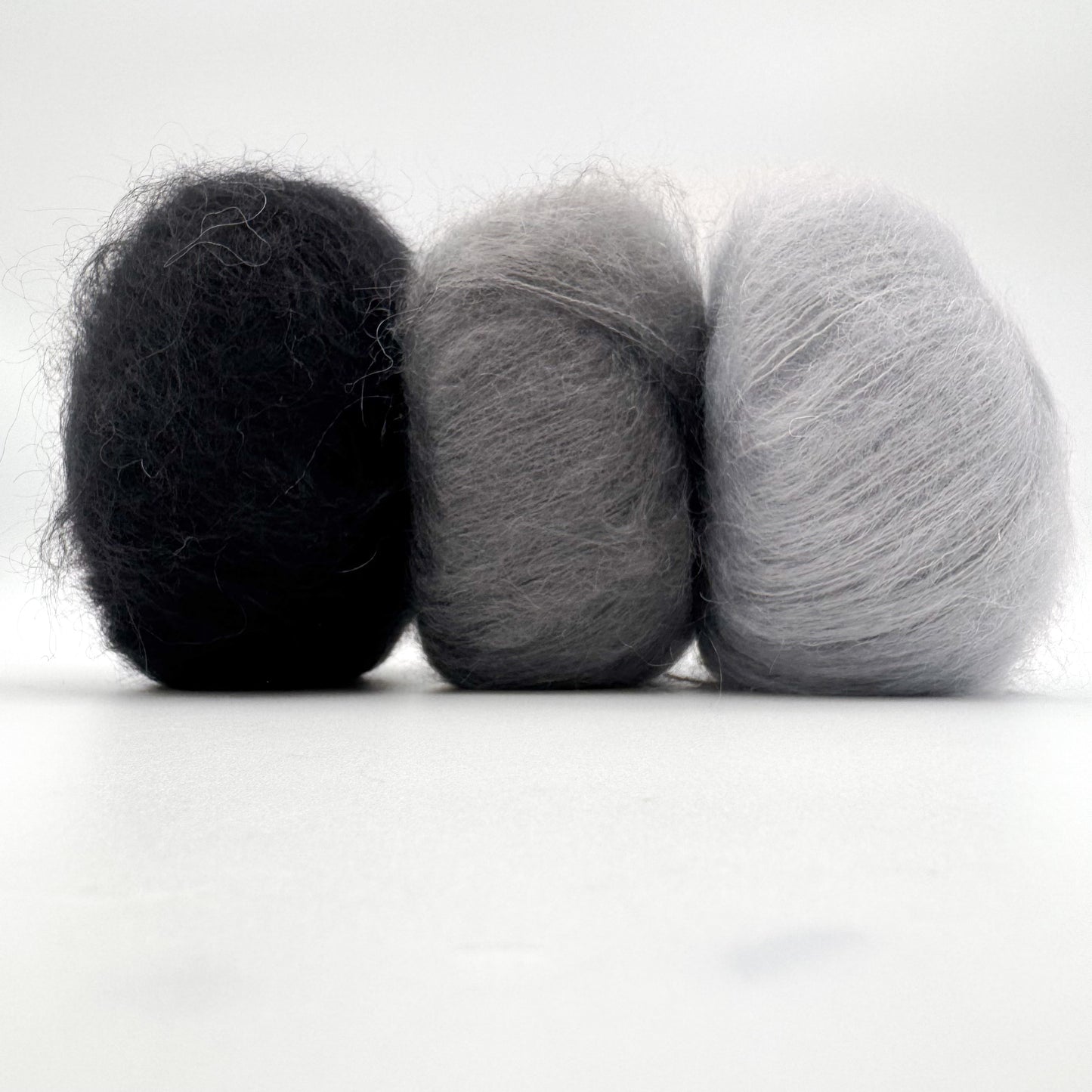 Mohair Sport garn i farven Black – Superkid Mohair og silke fra A Knitters World