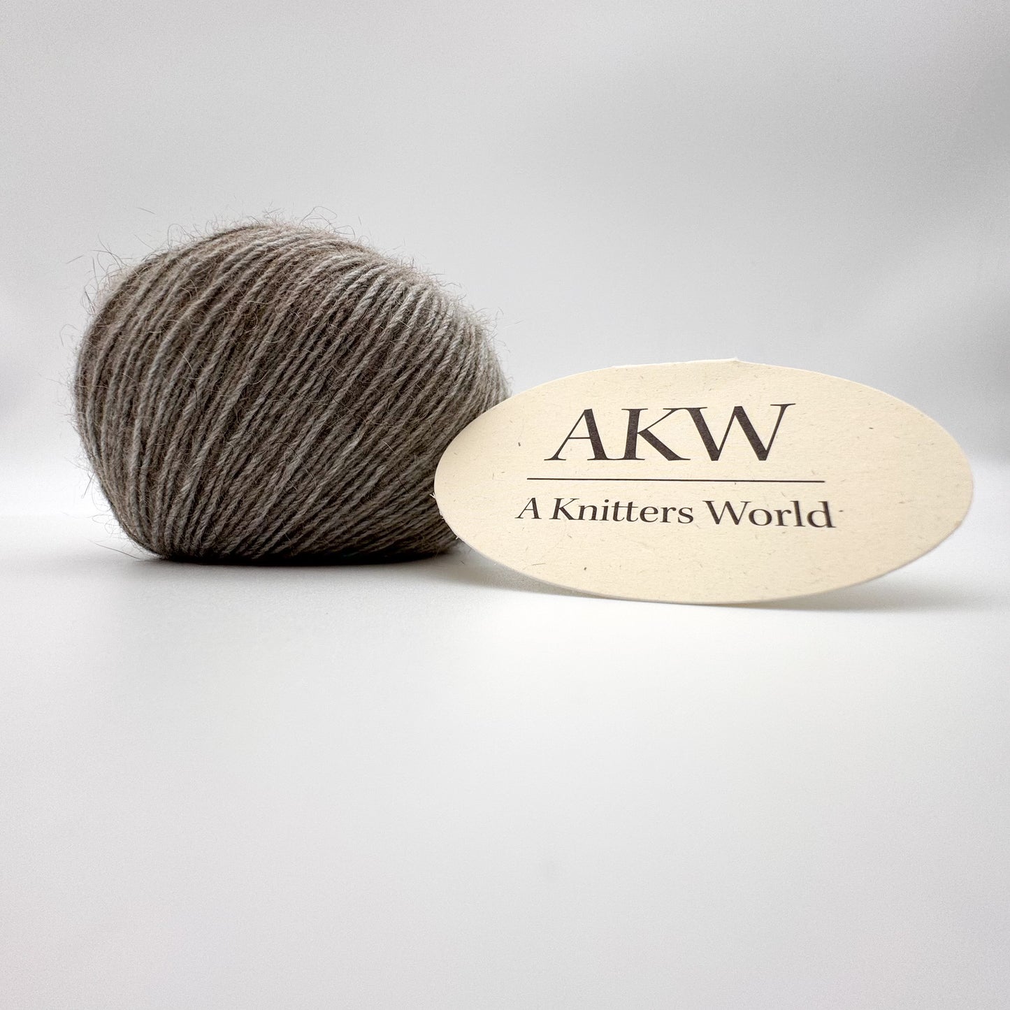 Possum garn i farven Koala Grey – AKW Skala A luksusgarn med cashmere og mulberry silke