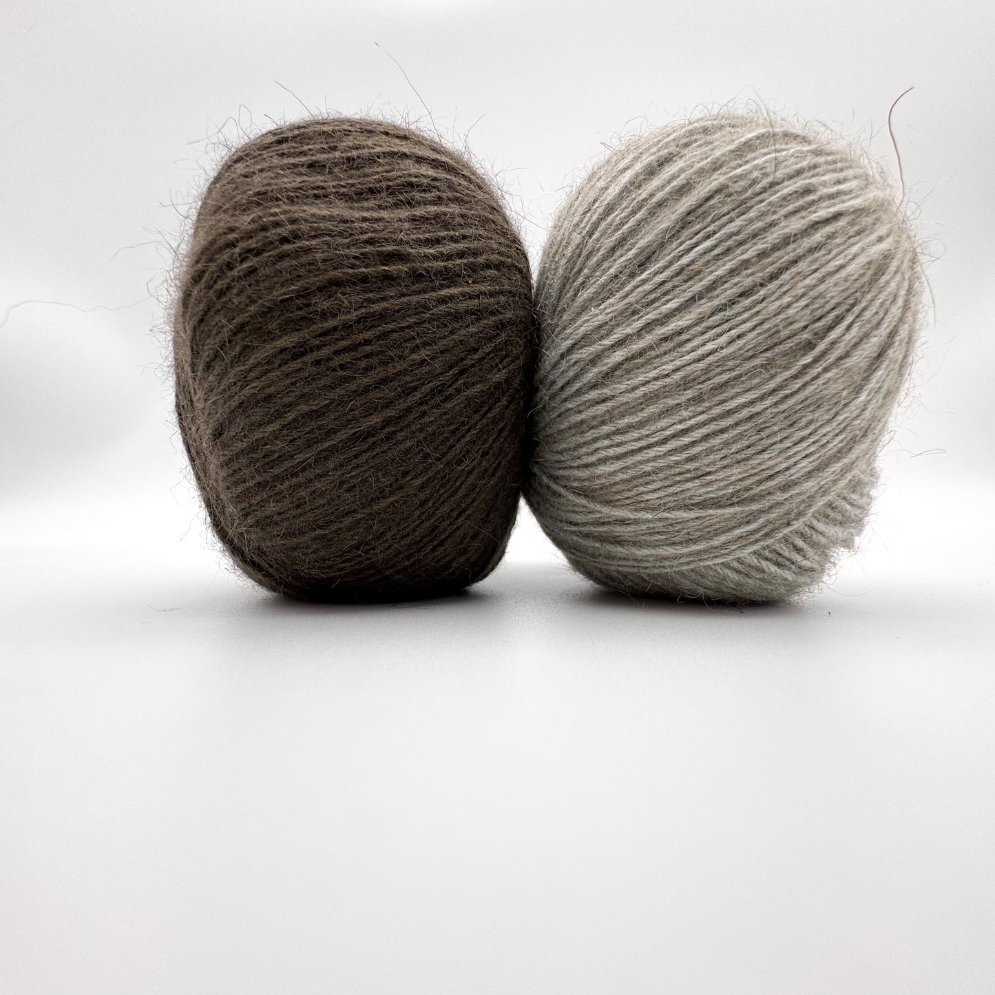 Possum garn i farven Koala Grey – AKW Skala A luksusgarn med cashmere og mulberry silke
