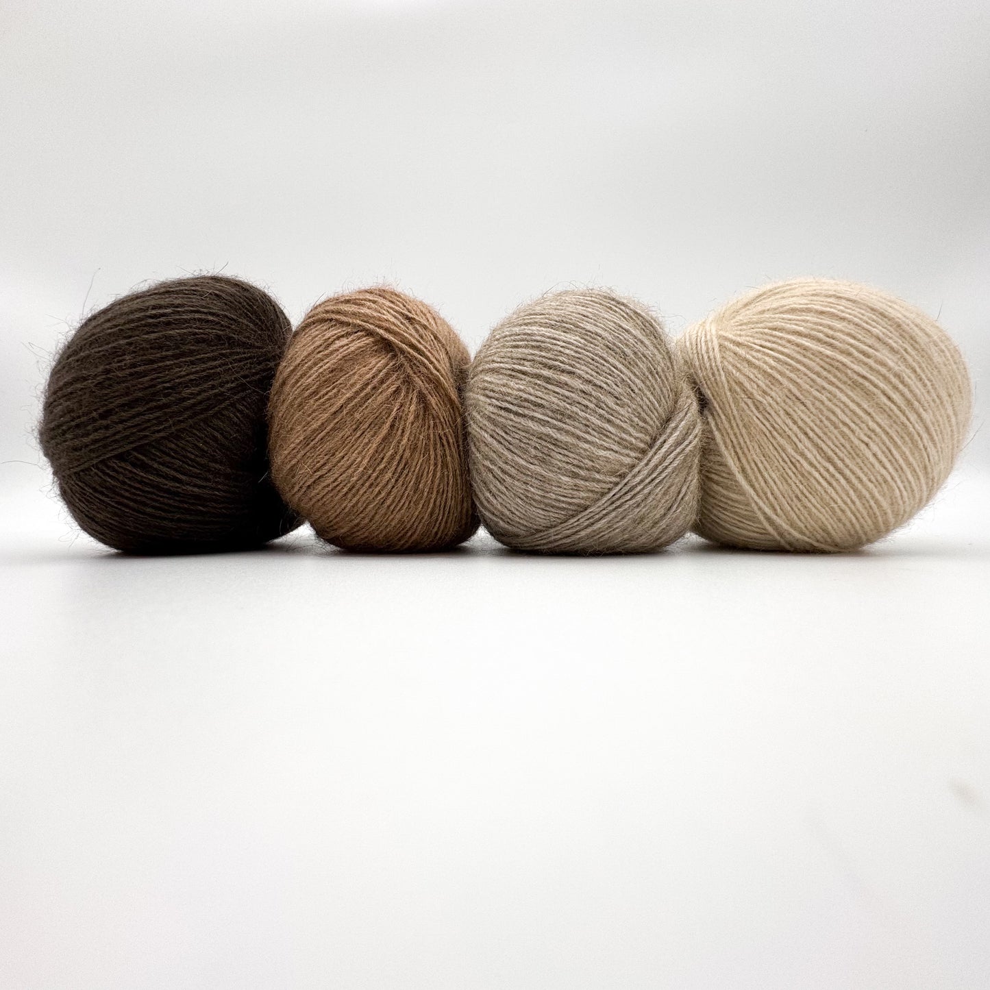 Possum garn i farven Sand – AKW Skala A luksusgarn med cashmere og mulberry silke