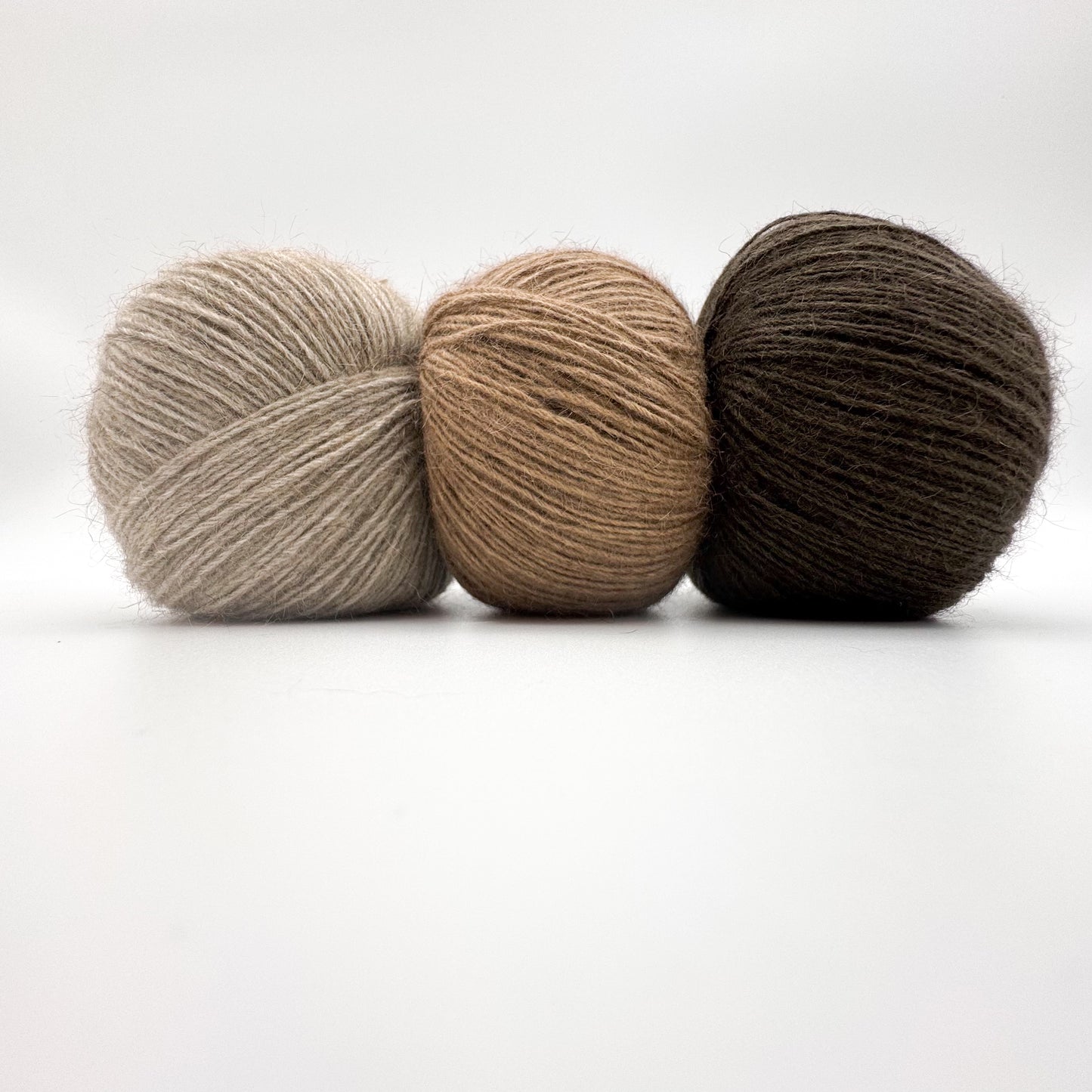 Possum garn i farven Beige – AKW Skala A luksusgarn med cashmere og mulberry silke