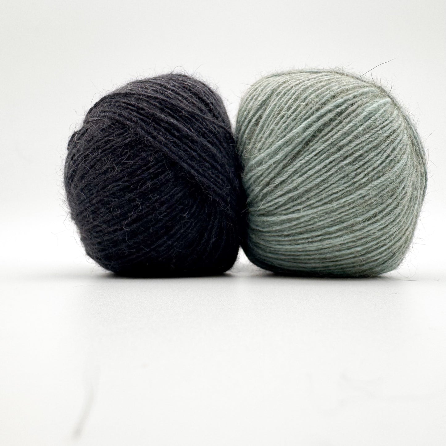 Possum garn i farven Burma Jade – AKW Skala A luksusgarn med cashmere og mulberry silke