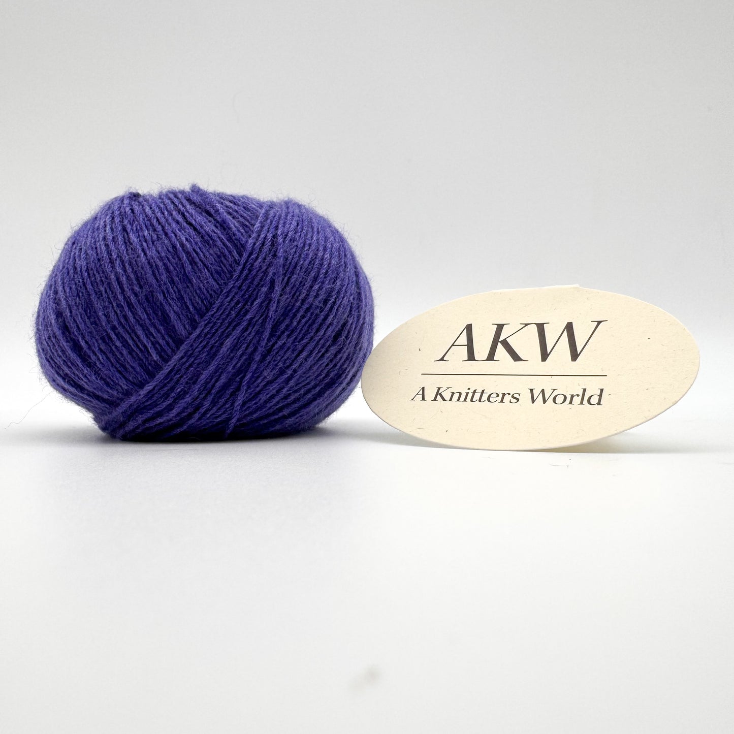 Possum garn i farven Lotus Blue – AKW Skala A luksusgarn med cashmere og mulberry silke