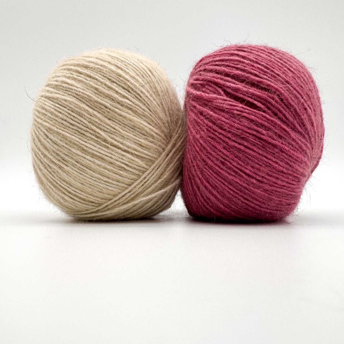 Possum garn i farven Rasberry – AKW Skala A luksusgarn med cashmere og mulberry silke