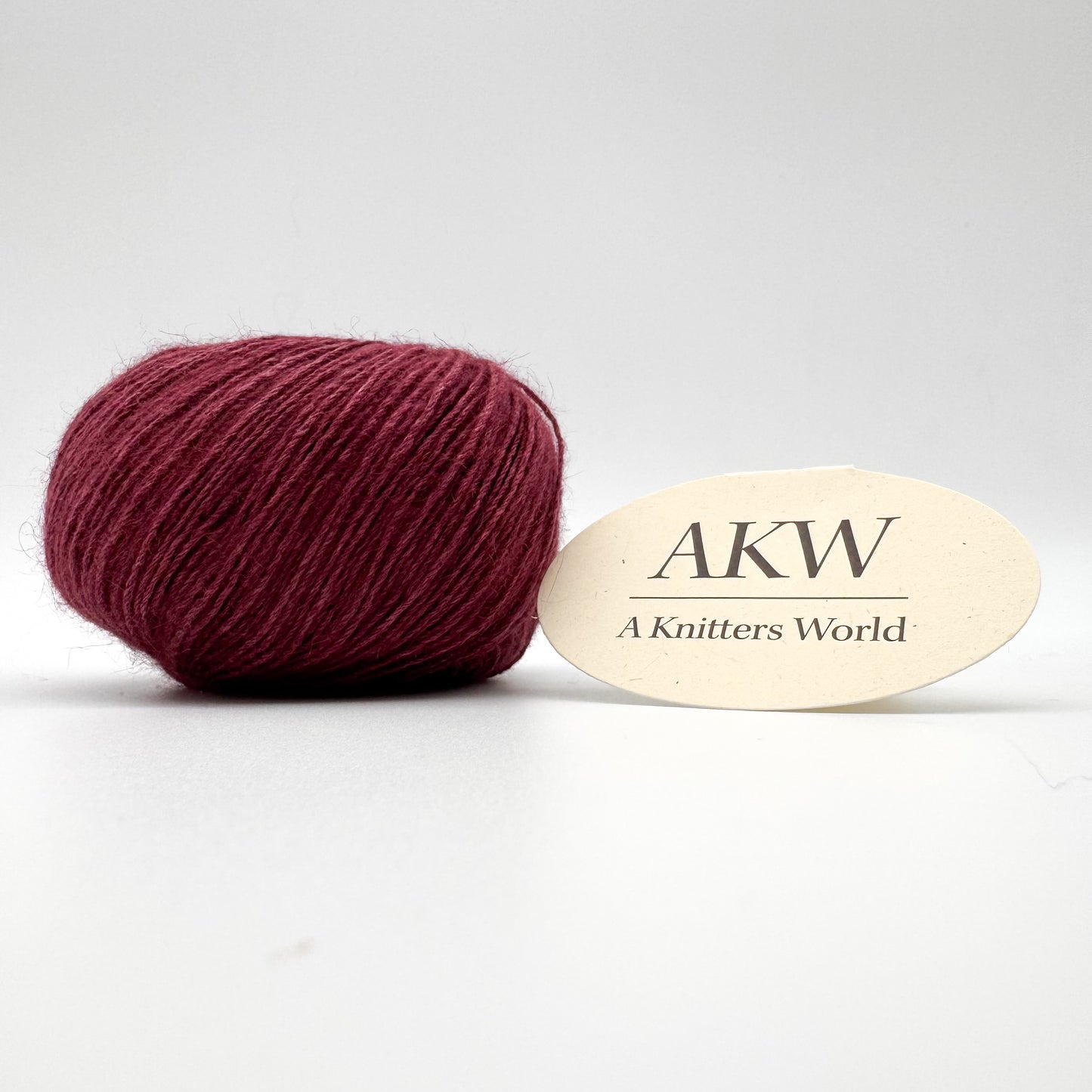 Possum garn i farven Dark Rasberry – AKW Skala A luksusgarn med cashmere og mulberry silke
