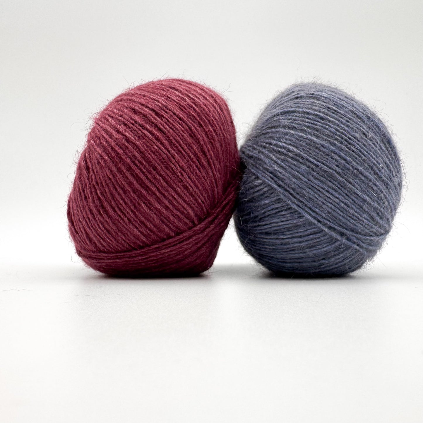 Possum garn i farven Dark Rasberry – AKW Skala A luksusgarn med cashmere og mulberry silke