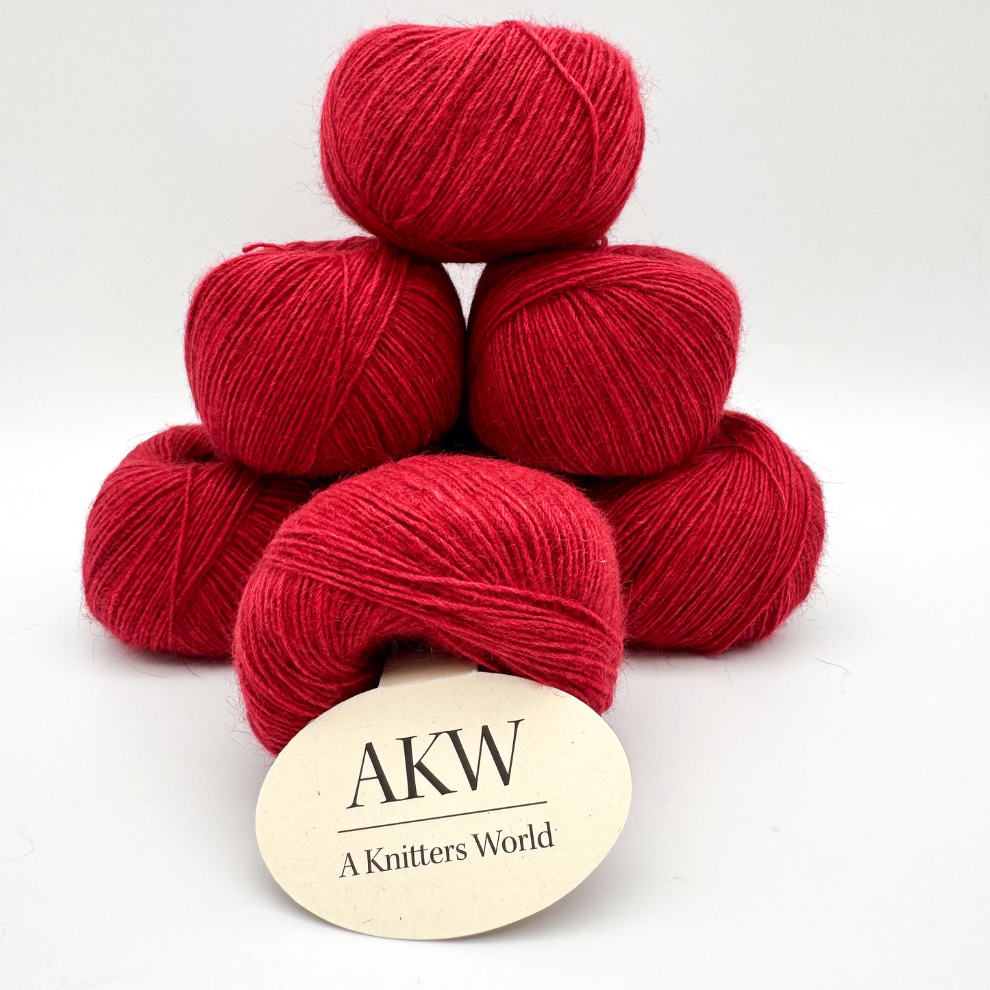 Possum garn i farven Amaranth Red – AKW Skala A luksusgarn med cashmere og mulberry silke