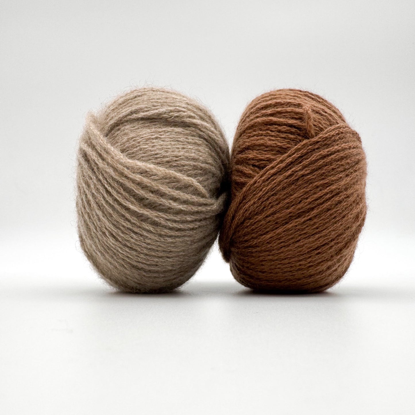 Cashmere garn i farven Camel – 100% Mongolian Cashmere, AKW Skala A fra A Knitters World
