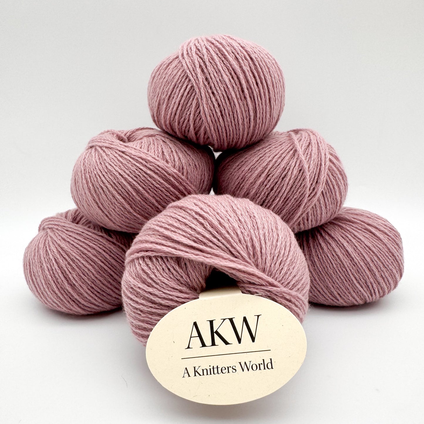 Cashmere garn i farven Dusty Rose – 100% Mongolian Cashmere, AKW Skala A fra A Knitters World