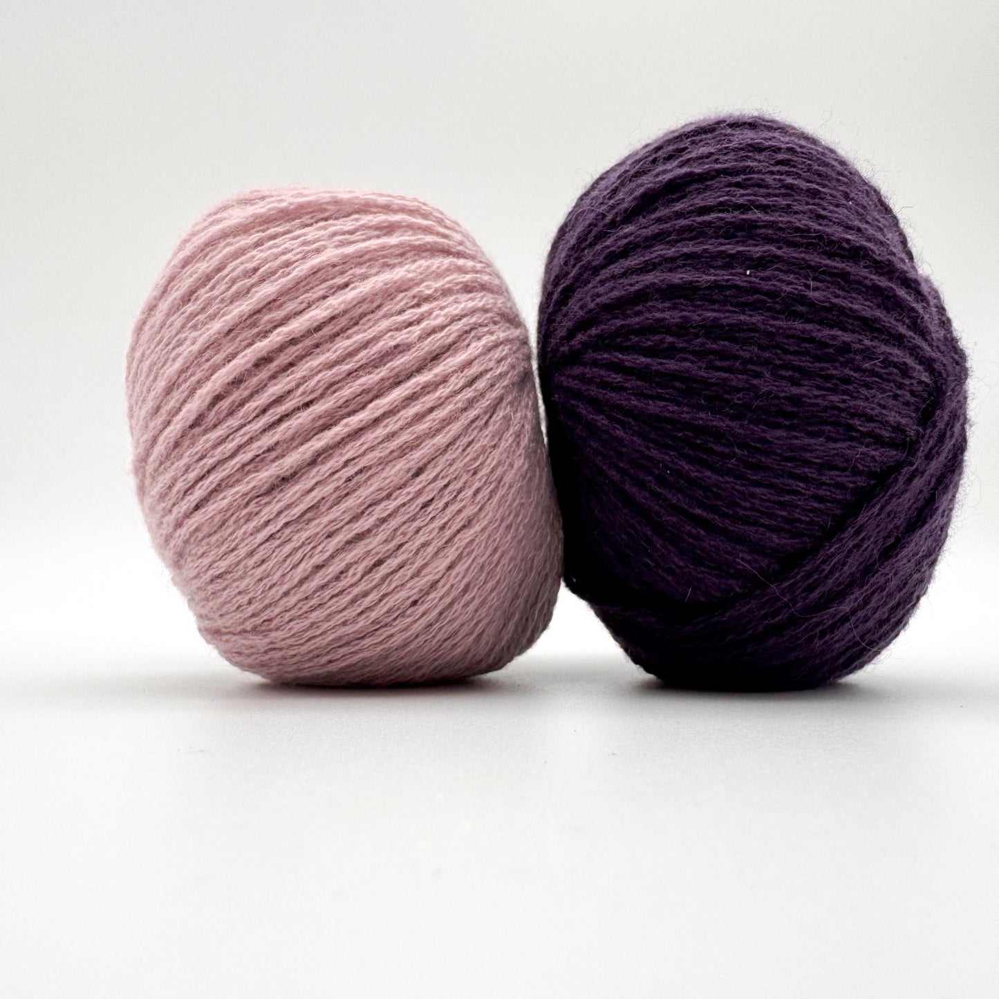Cashmere garn i farven Dusty Rose – 100% Mongolian Cashmere, AKW Skala A fra A Knitters World
